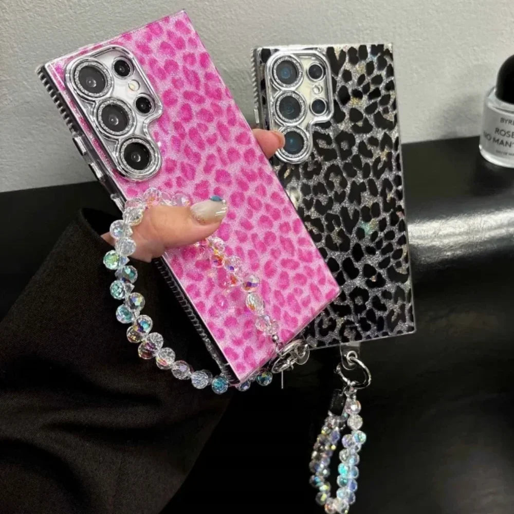 Funda leopardo negra para Galaxy S24 S23 S22 Ultra con elegante cadena de cristales