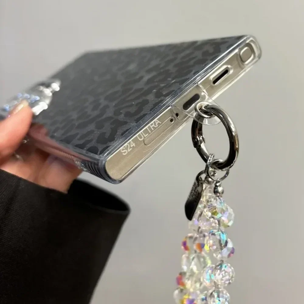 Funda leopardo negra para Galaxy S24 S23 S22 Ultra con elegante cadena de cristales