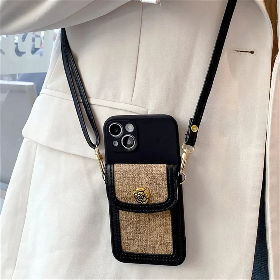 Funda iPhone Jardín Camelia usada como bolsa cruzada