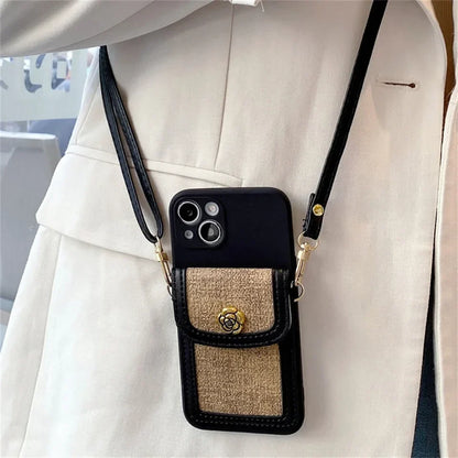 Funda iPhone Jardín Camelia usada como bolsa cruzada