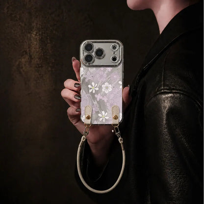Funda floral lila para iPhone con correa de mano